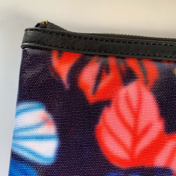 Tommy Bahama Floral Ocean Tejar Wristlet Wallet Vacation Tropical 11x7” Bag New - Picture 6 of 11